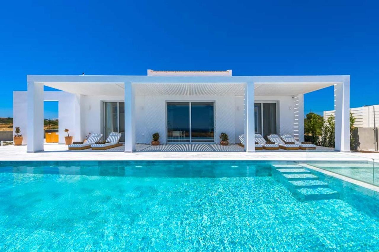 Seashore Beachfront Villa Лакания Экстерьер фото